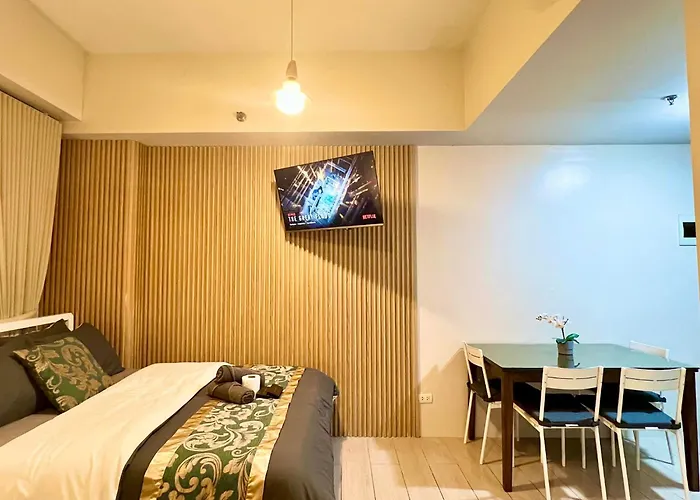 Budget-stay Across Naia Terminal 3 With 500mbps Wifi And Free Netflix Access *