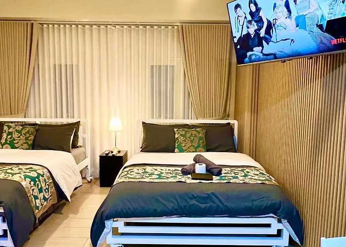 Apartahotel Budget-stay Across Naia Terminal 3 With 500mbps Wifi And Free Netflix Access *