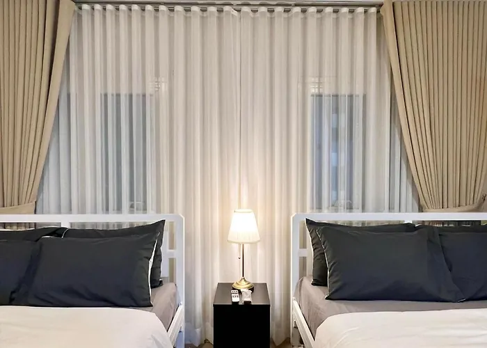 Apartahotel Budget-stay Across Naia Terminal 3 With 500mbps Wifi And Free Netflix Access *