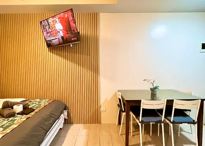 Budget-stay Across Naia Terminal 3 With 500mbps Wifi And Free Netflix Access Apartahotel Manila